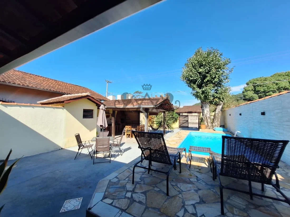 Área externa com piscina e espaço de convivência — CA2267