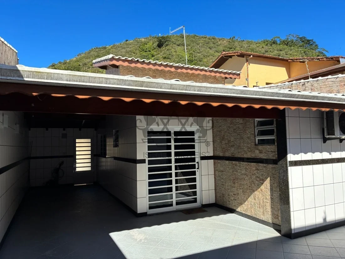 Fachada da casa e varanda coberta — CA2278